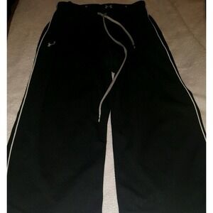 *Womem Under Armour workout capri Pants black size Small